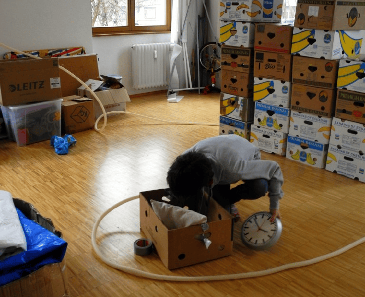Versuchsaufbau um die Laufzeit messen und anschließend miteinander durch das Rohr sprechen